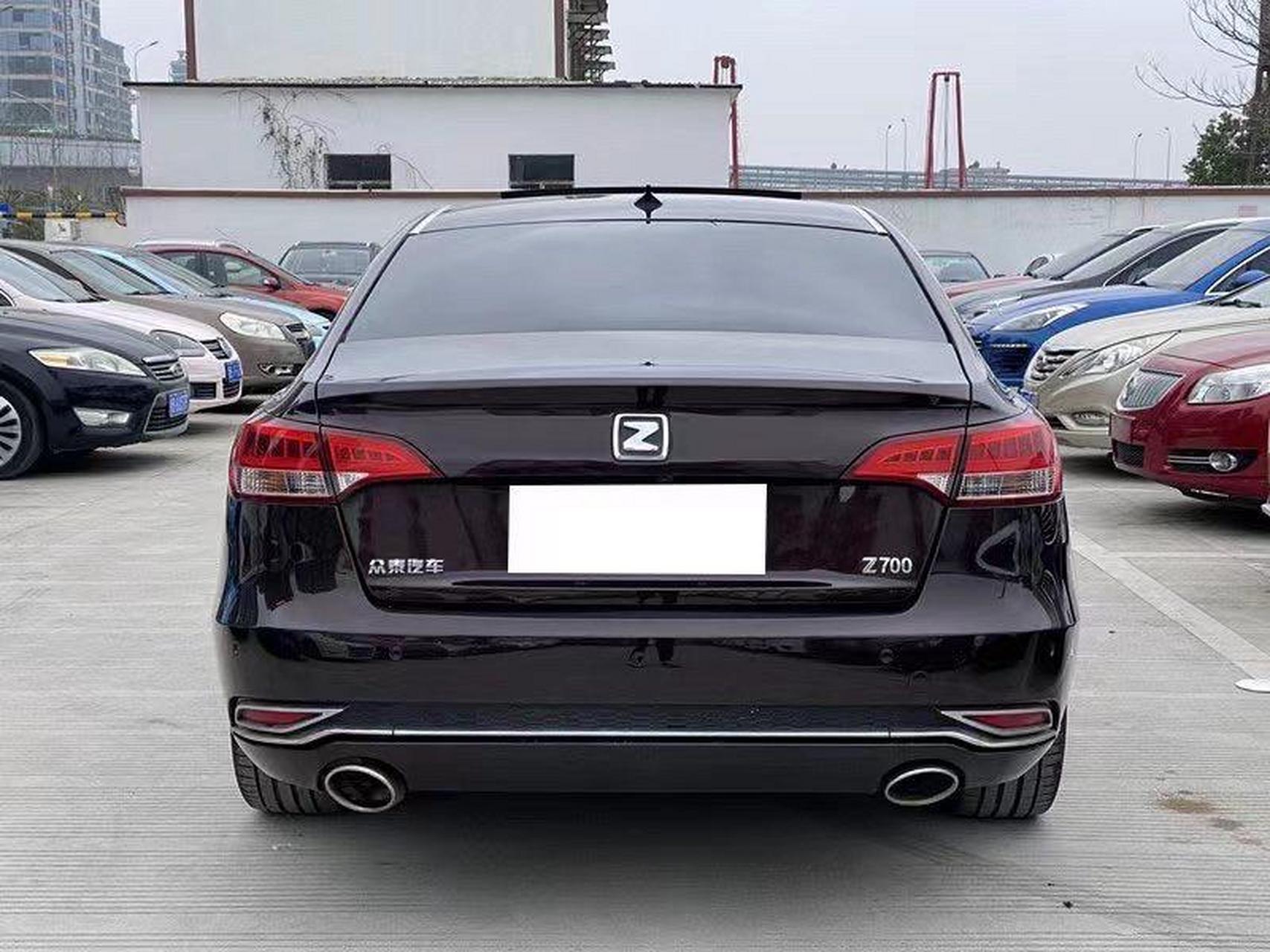众泰z700,奥迪a6同款行车电脑,自动大灯多功能方向盘,记忆双电动座椅