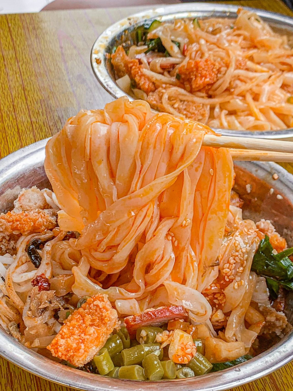 1没有之一97夏天必炫 一说起凉拌粉,基本上大家都会推老张.