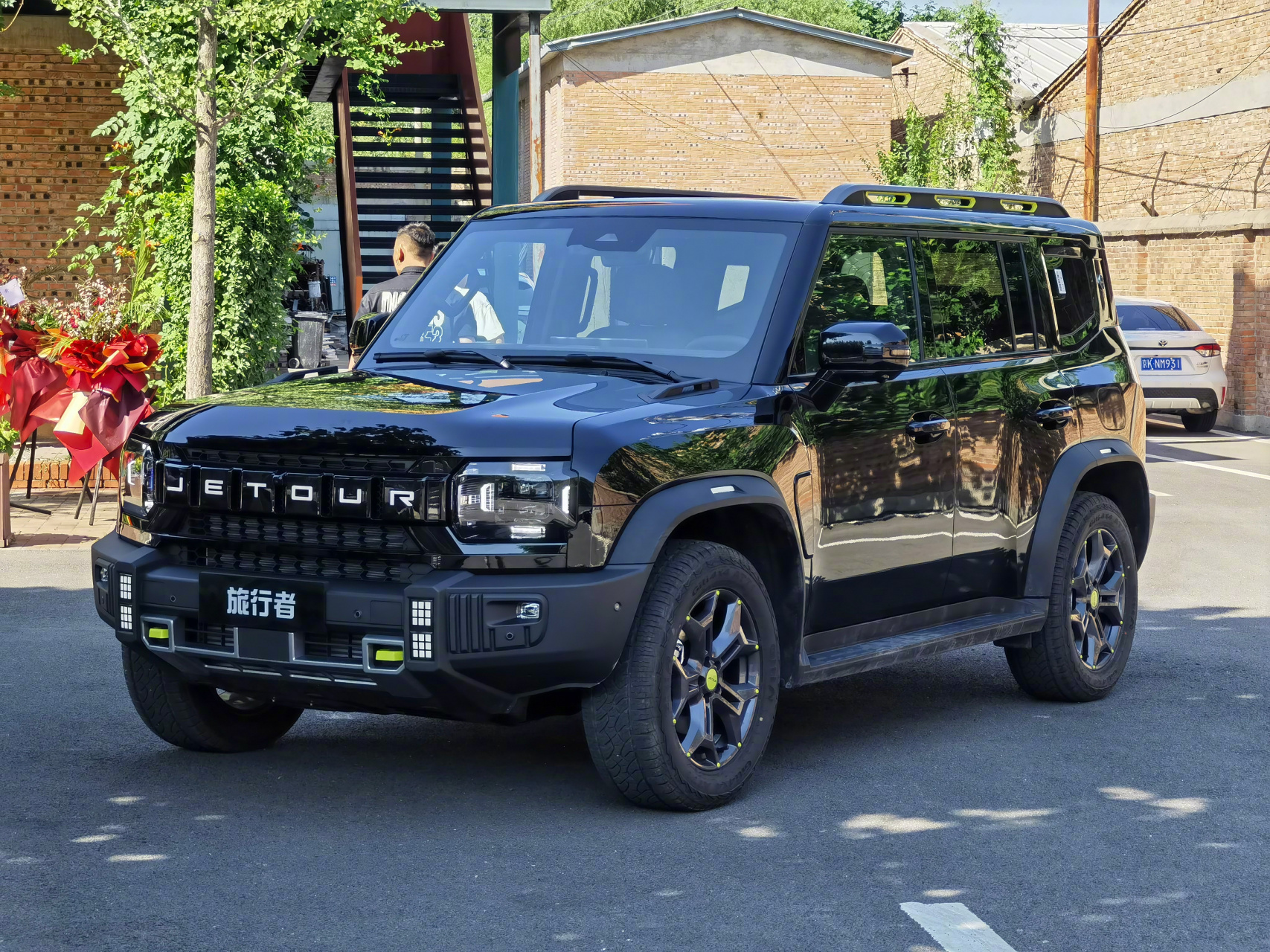 你们都嚷嚷要看捷途旅行者,今儿来公司了,是我印象记错了么,我记得这