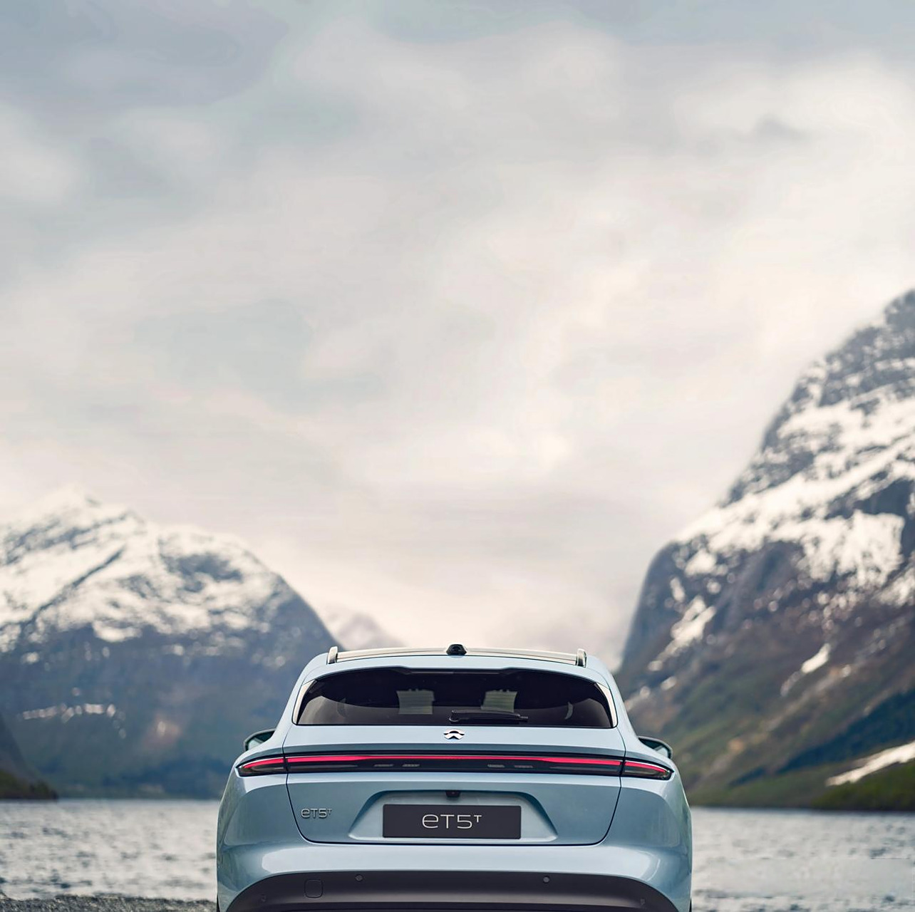 et5t上市一个半月,到7月底累计销量突破4500辆,还在继续攀升中.