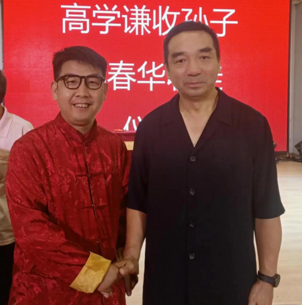 快板名家李春华先生收徒仪式在京隆重举行   8月14日,高派快板名家