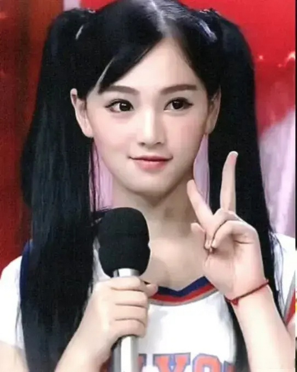 当初以武大校花在《天天向上》出名的黄灿灿变化真的好大啊,几乎认不