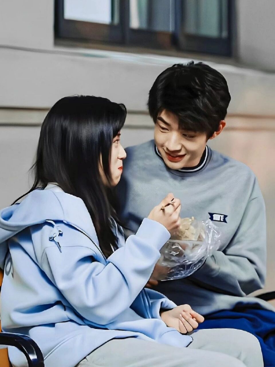 电视剧《时光与他恰是正好》壁纸 太好看了,从校服到婚纱的甜美爱情