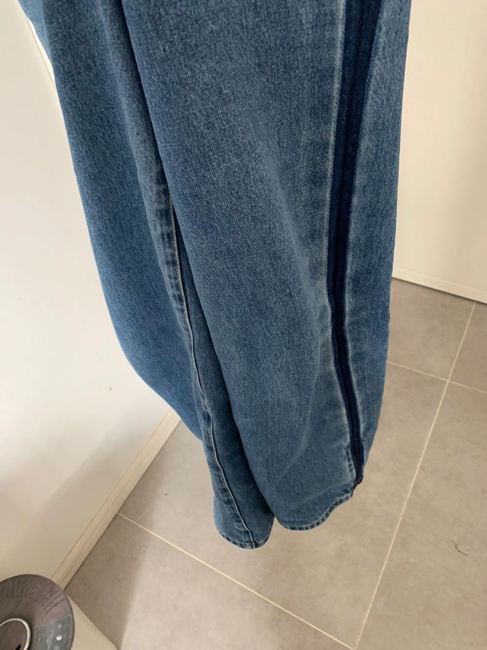 牛仔裤鼓包正常还是面料原因 感觉已经好多年没有遇到牛仔裤鼓包的