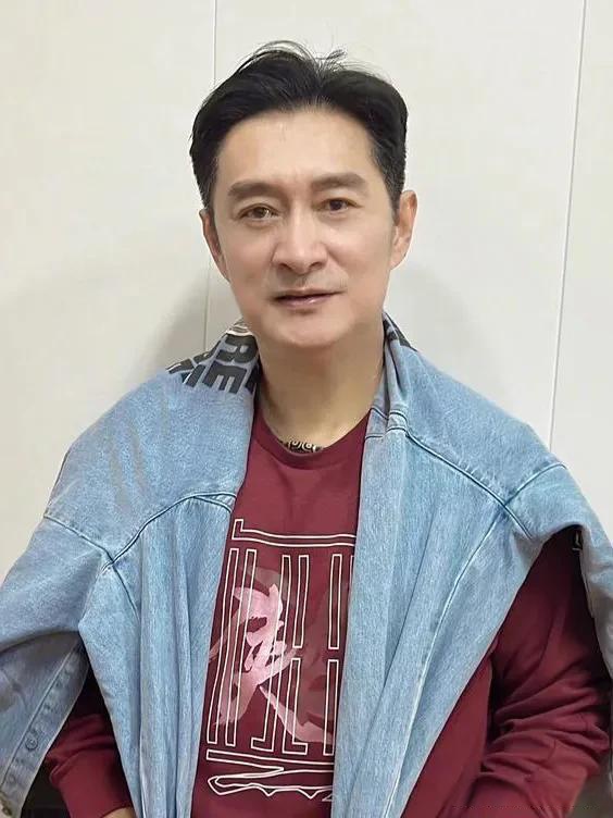 黄安用了两个月减掉了20斤,明显整个人都变得精神多了,60多岁的人看