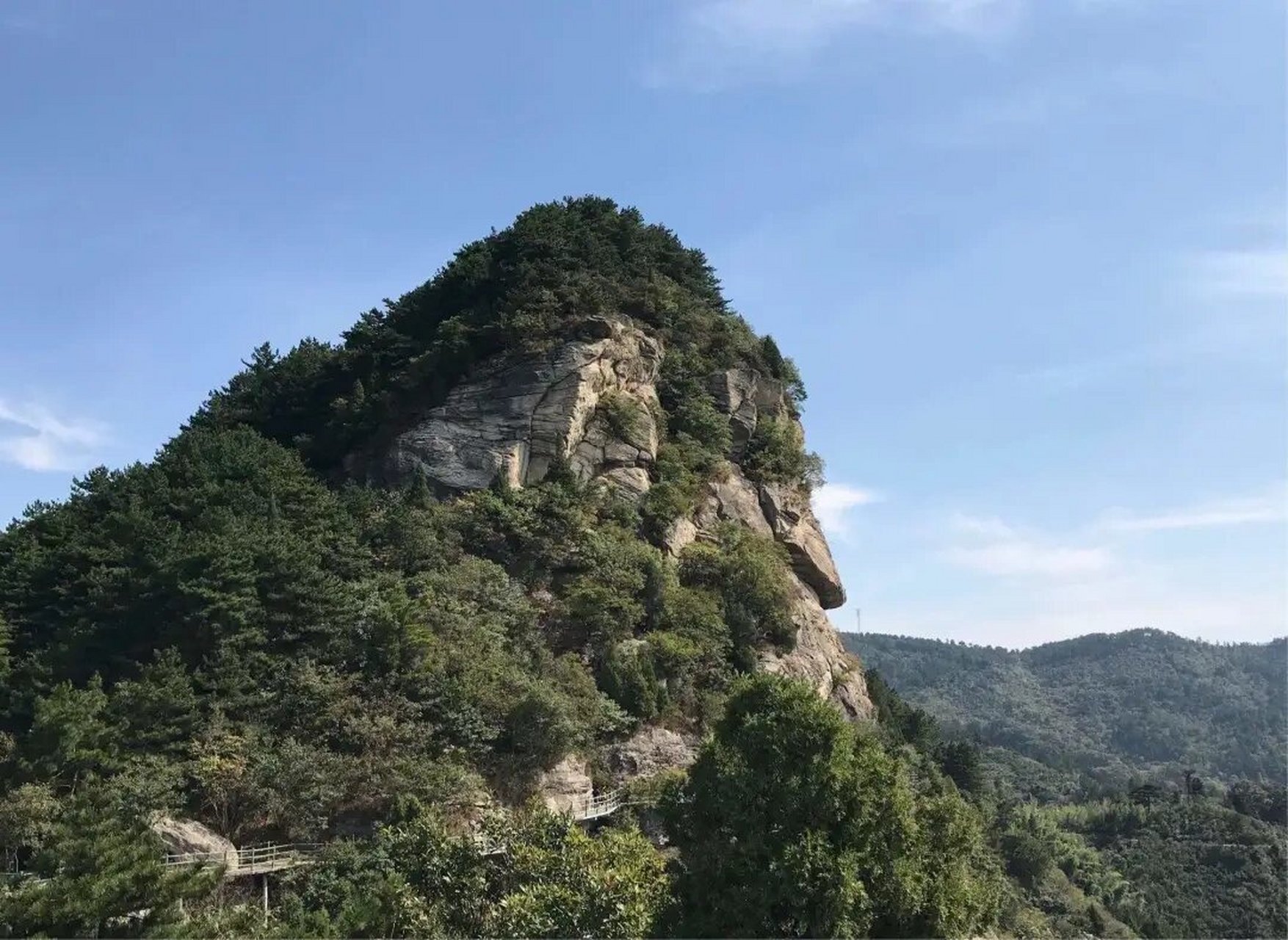 游玩景点 黄柏山国家森林公园:国家4a级景区,三省交界处 狮子峰:有360