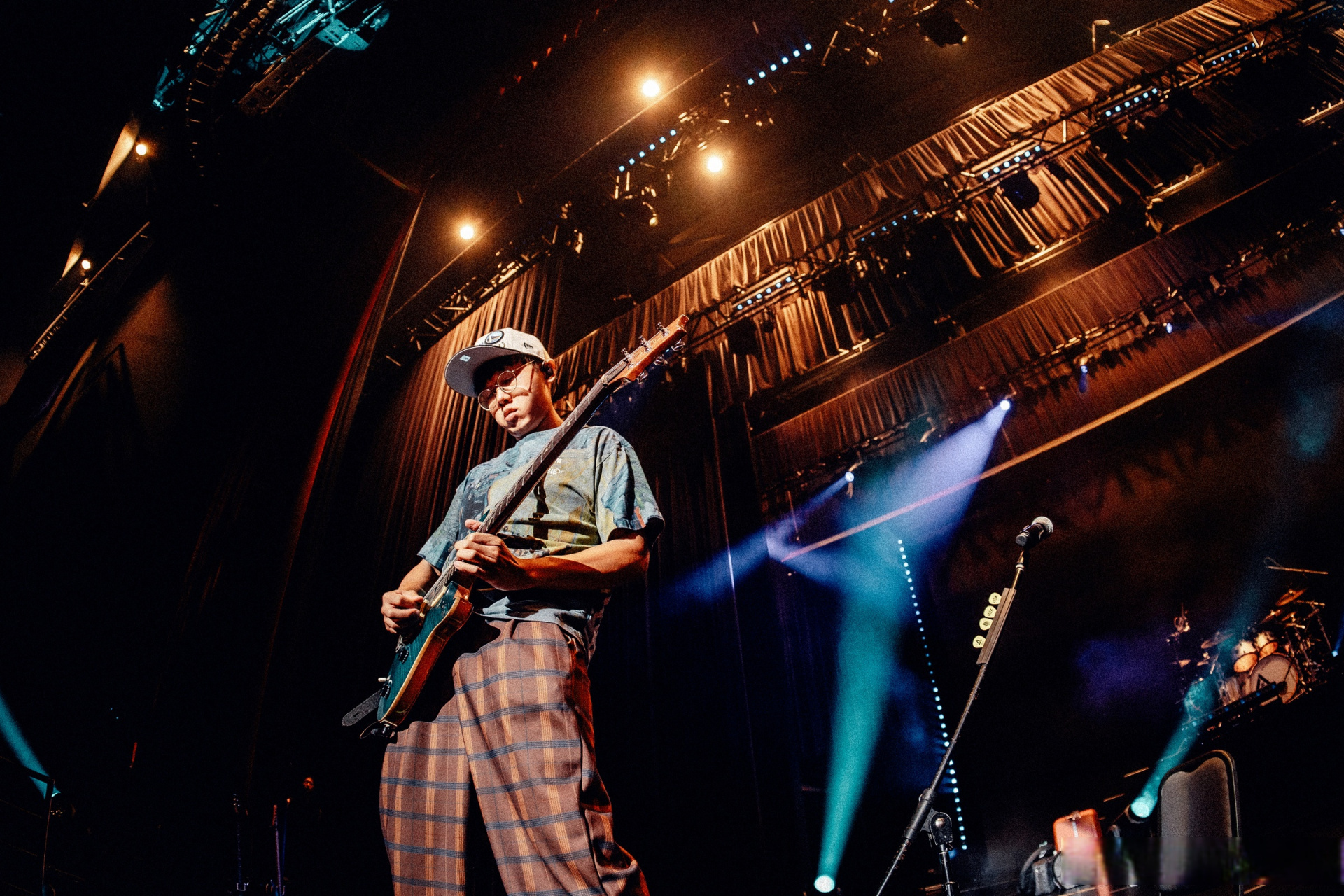 八三夭##八三夭颠倒世界巡回演唱会# 第一次澳門開唱解鎖 請多多纸烫