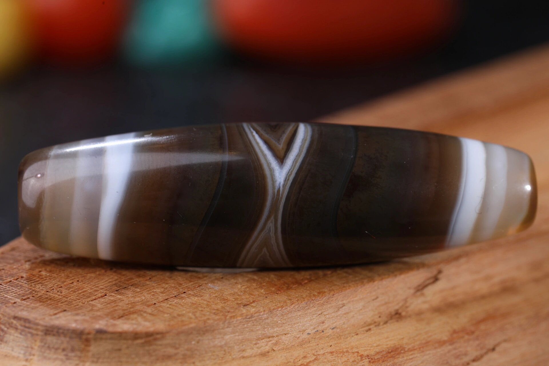 非常罕见天然两眼眼缠丝玛瑙珠