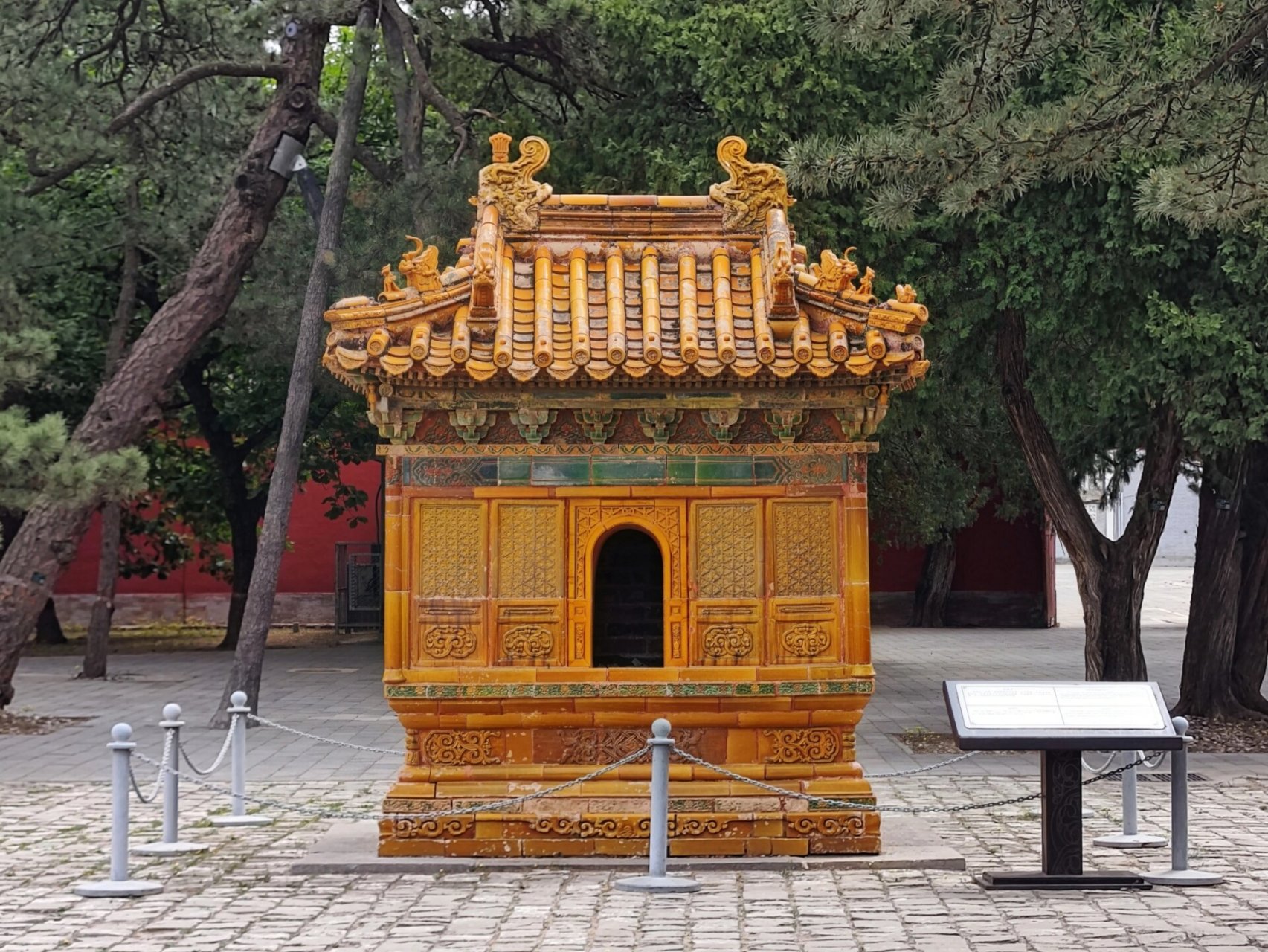 燎炉合集 焚帛炉,又称"燎炉",是在祭祀仪式上用于焚烧祭品的器具或