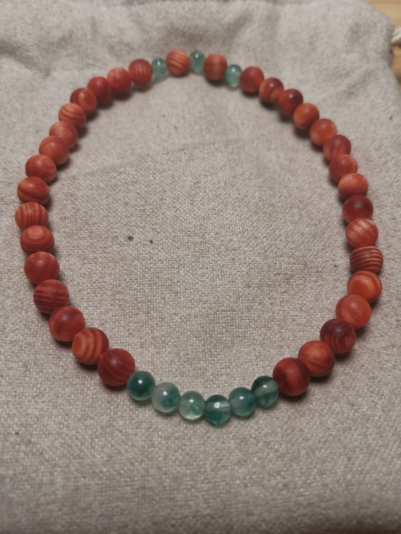 血龙木手串,油油透亮 血龙木女生手串 血龙木木纹好看,油脂十分丰富