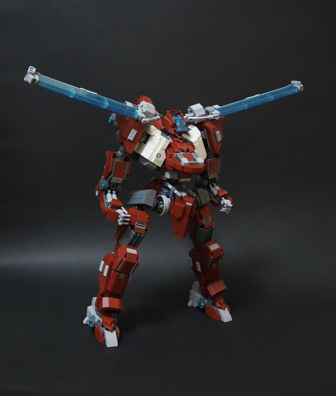 手持双刀的大型乐高机甲 大家好~今天给大家分享的是yotsuya制作的