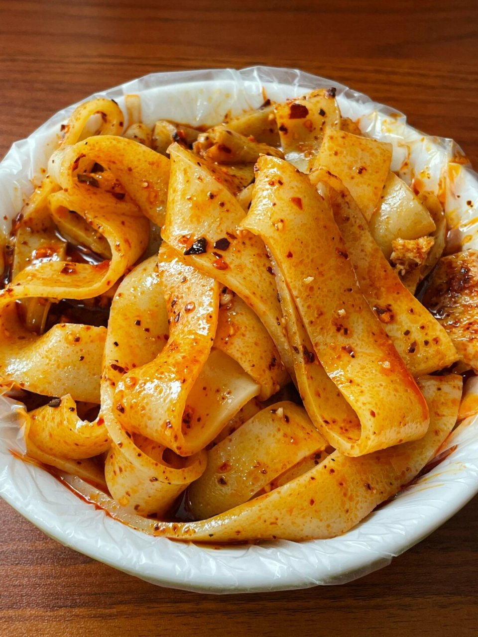 今天自己去吃了「甘肃面皮」 一餐消费:28 	 开在十里河的一条老旧