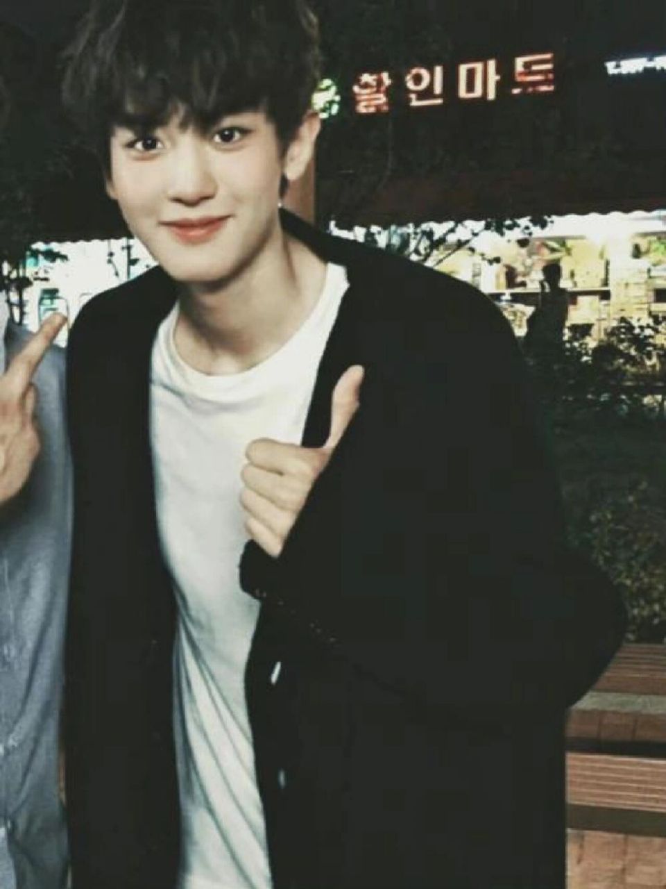 朴灿烈壁纸分享第二波 今天翻相册翻到了好多早期的灿烈照片