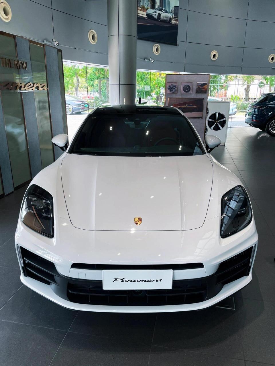 是你们期待很久的新款帕拉梅拉吖~ 2024新款 panamera 到咯 展厅现车