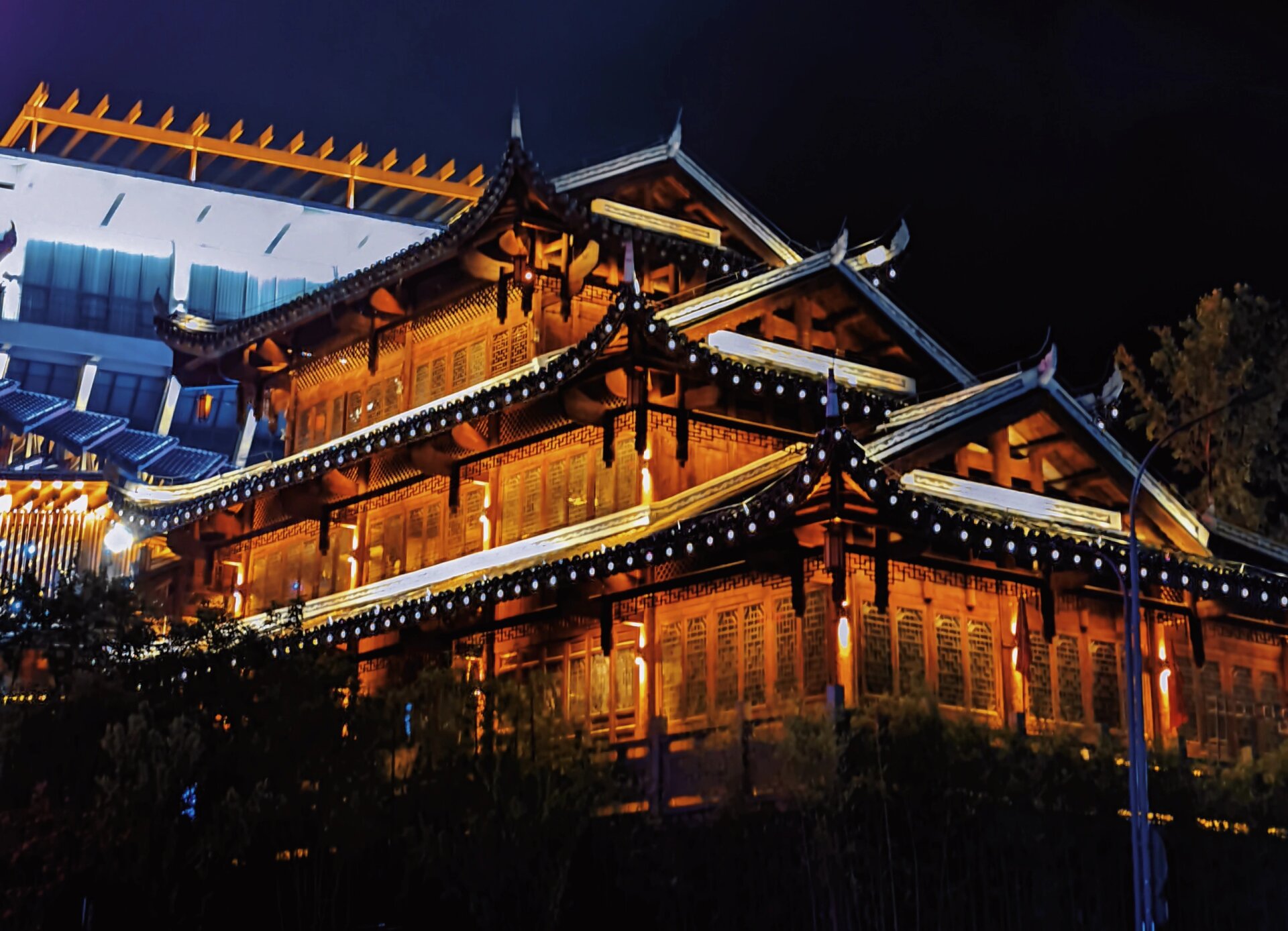 不要再只去恩施女儿城了 来这里 国庆期间有各种实景演出和活动.