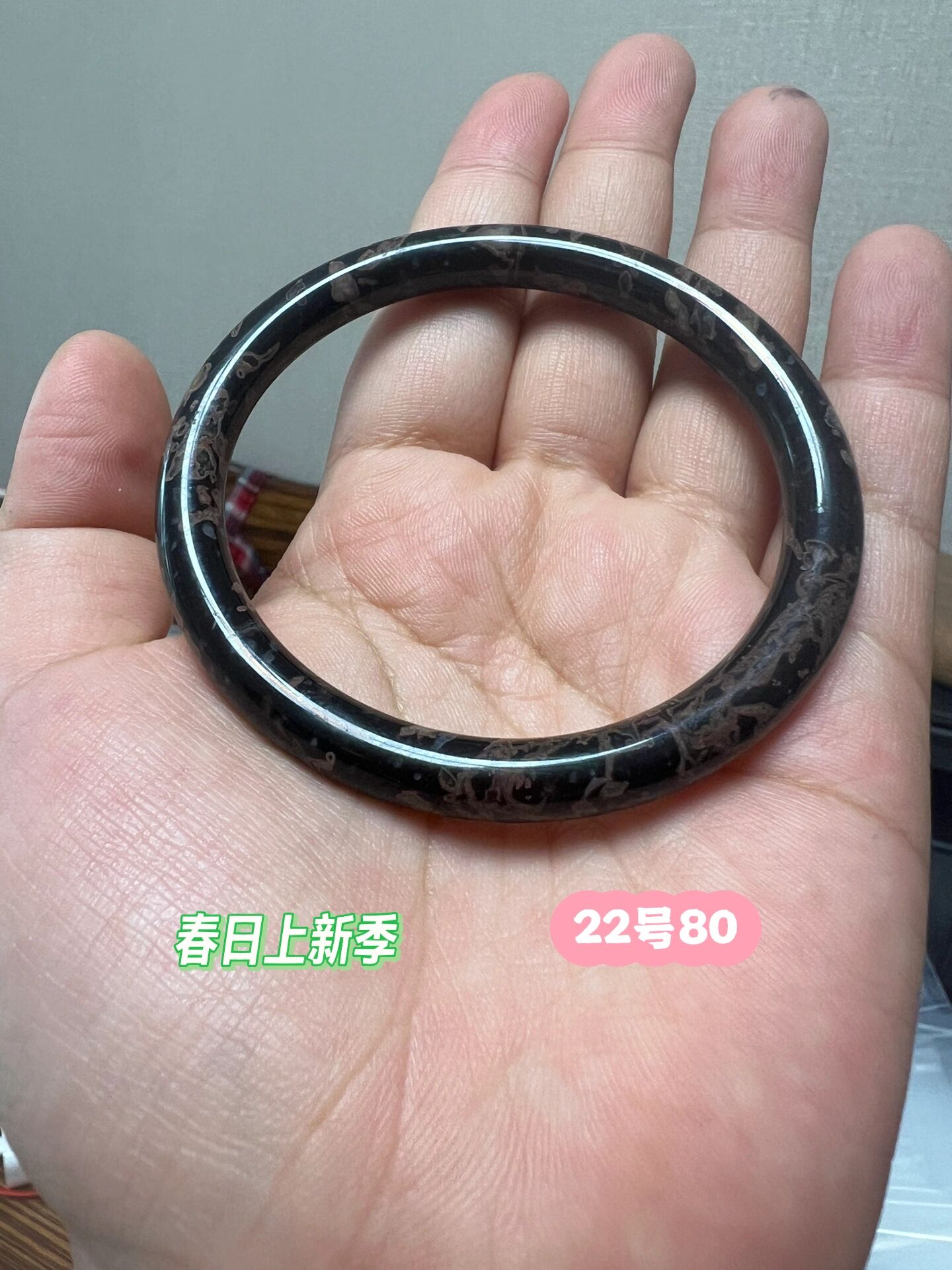 鸡血梅花玉手镯图片(梅花鸡血石是玉还是石) 第2张