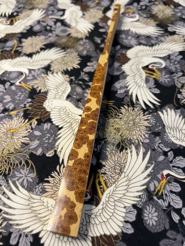 看这里就对了. 挑选云妃折扇呢,我们有一个很重要的观点就是底净花清.