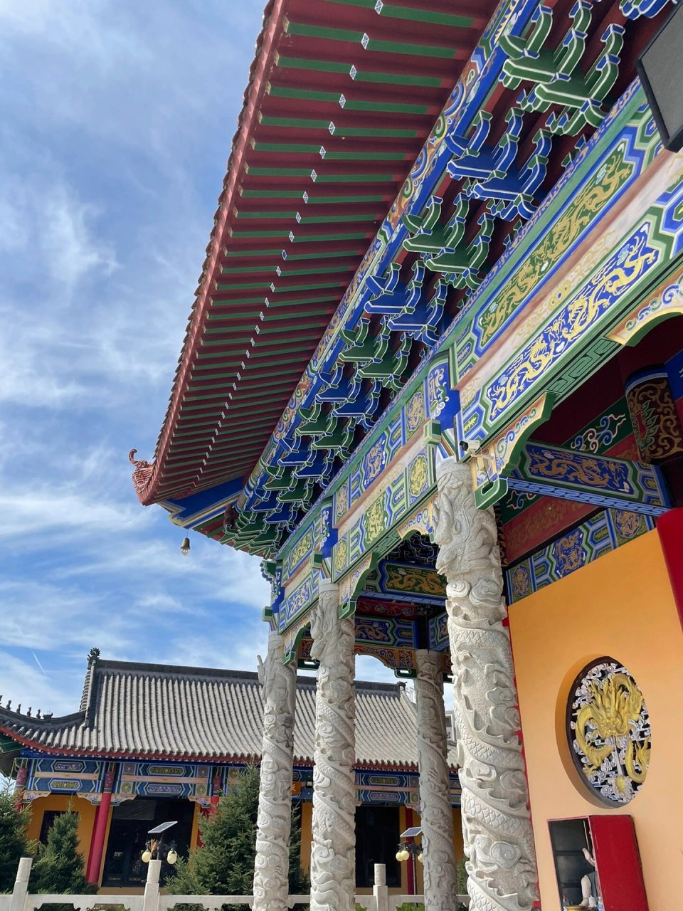 赤峰市宝峰禅寺 内蒙古的秋天的蓝天白云是最好的背景,无滤镜原图直出