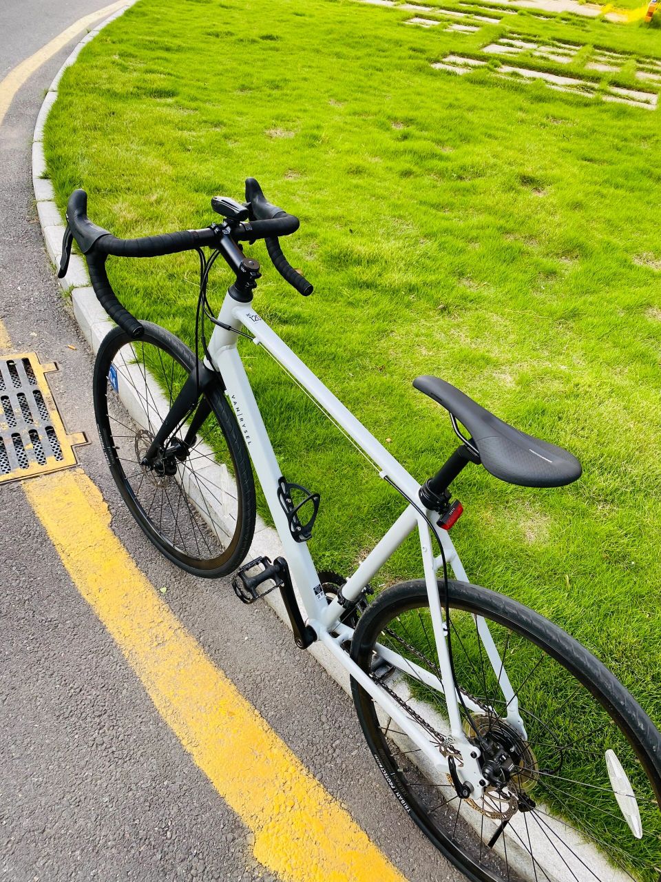 入手迪卡侬rc120 好看! 坐真硬!