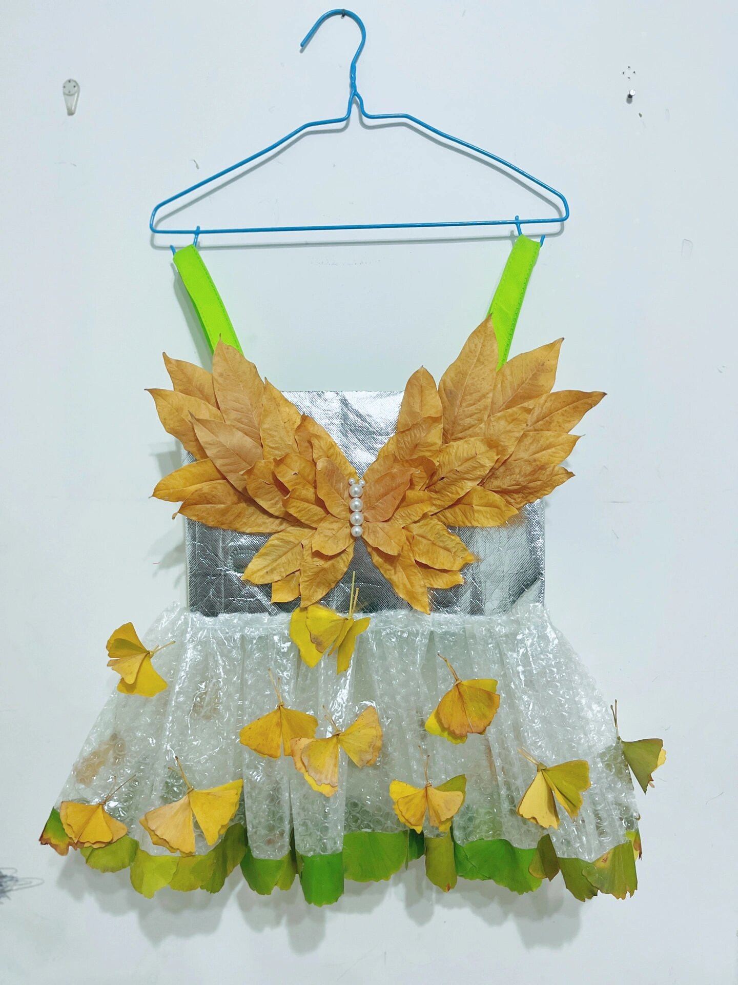 幼儿园落叶时装秀装备已就绪