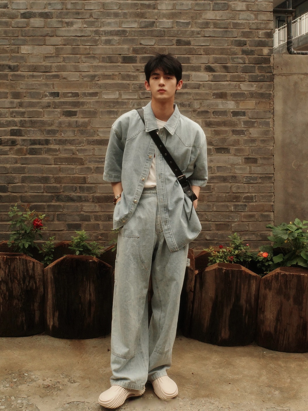 小巷晃晃悠悠. #周历杰的二三事