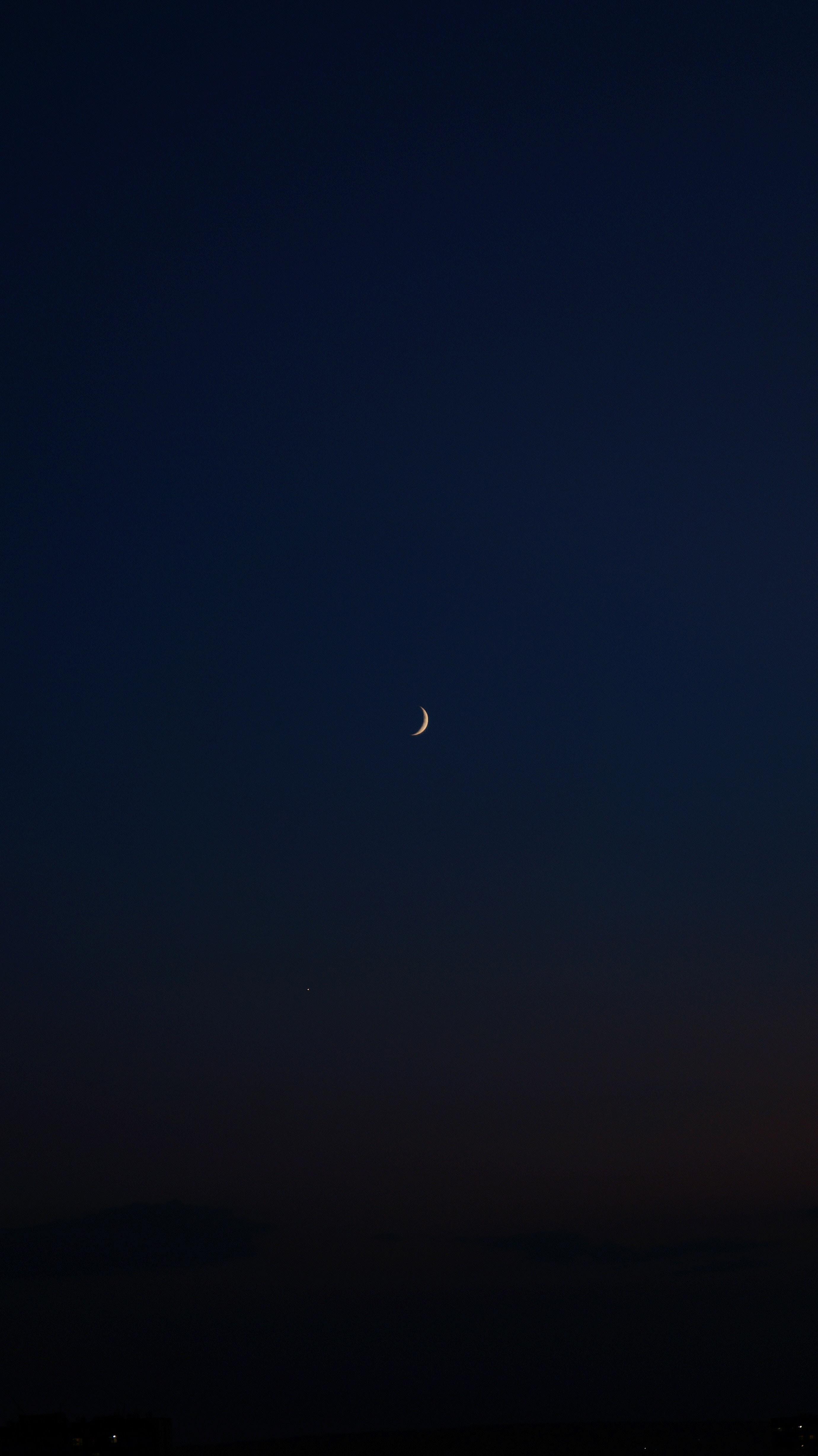 有没有那种弯月的壁纸或头像