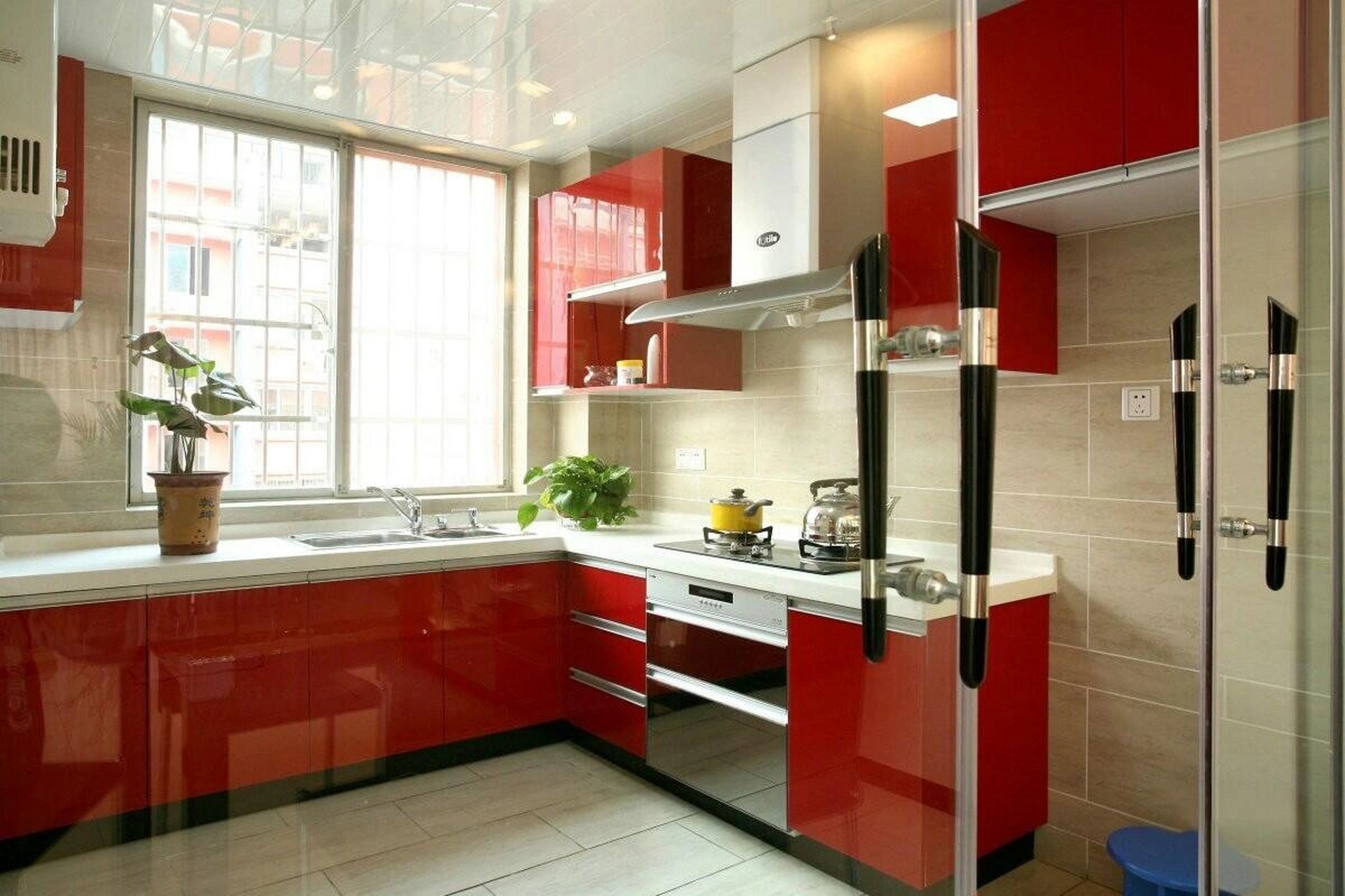 橱柜门做什么颜色能够提升颜值 "厨房重地,闲人勿入"作为食人间烟火的