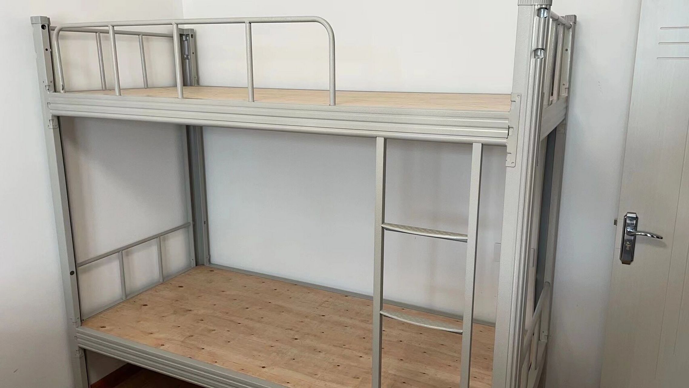 上下铺铁床宿舍床 加高护栏 安全睡眠 	 防滑爬梯 加宽脚蹬 无螺丝安