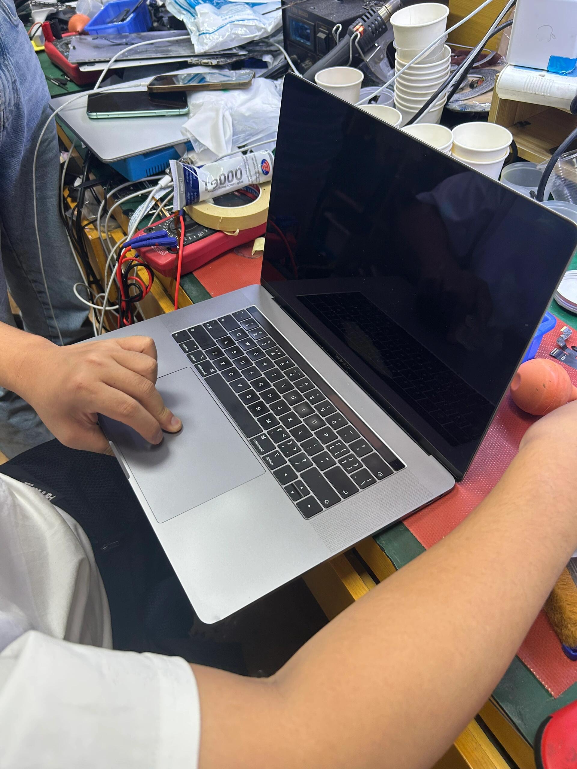 上海修macbook最靠谱的师傅 最近电脑一直充不进去,去苹果官方店看了