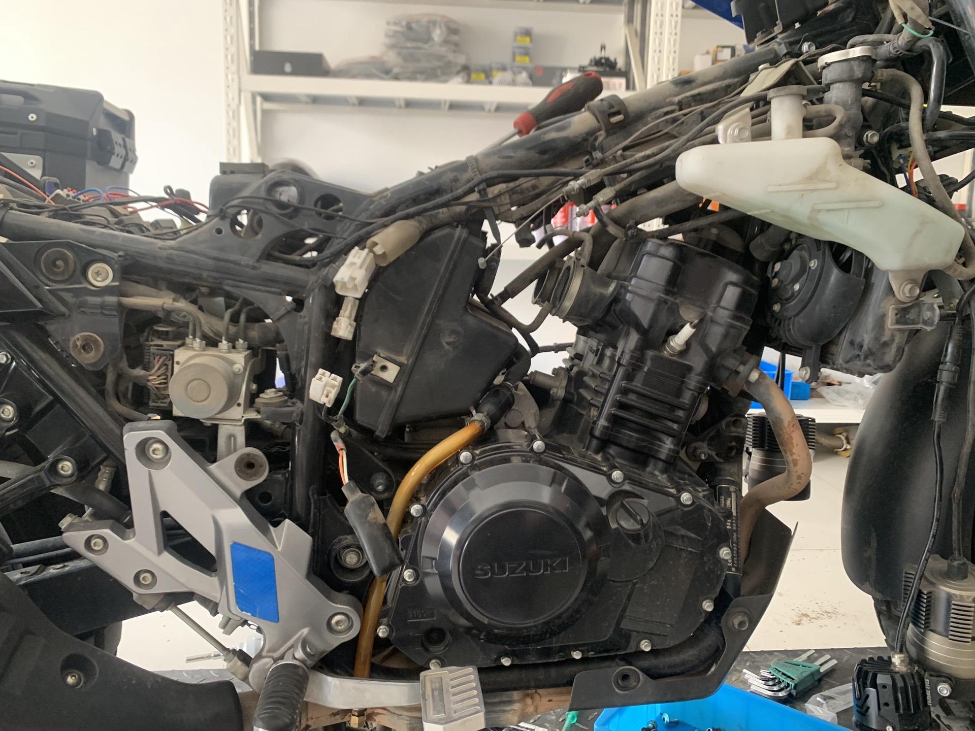 铃木gsx250跑了4万来公里,怠速回位有点慢来店里清洗一下节气门,换