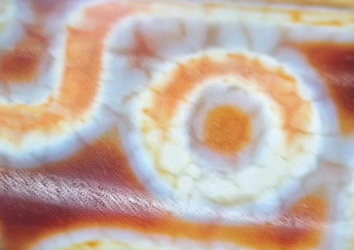 千年的龙鳞凤血天珠的细节图,自己对照