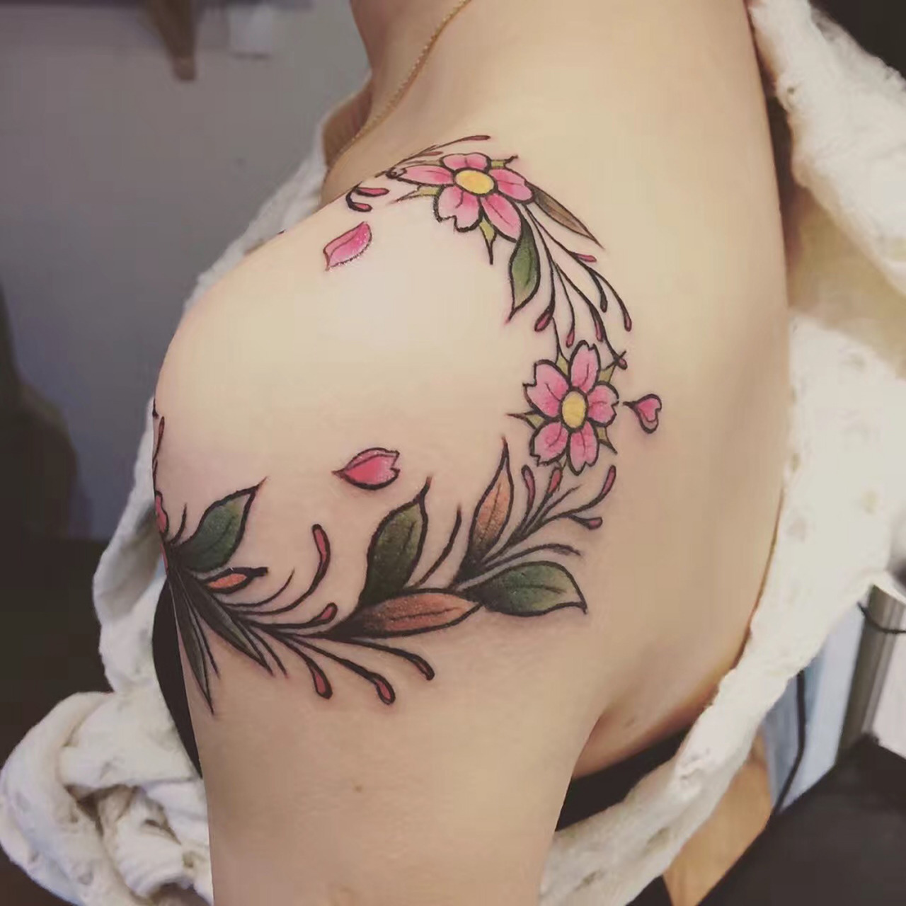 适合女孩子的纹身 这个是我2017年的时候纹的 当时看到这个图的时候一