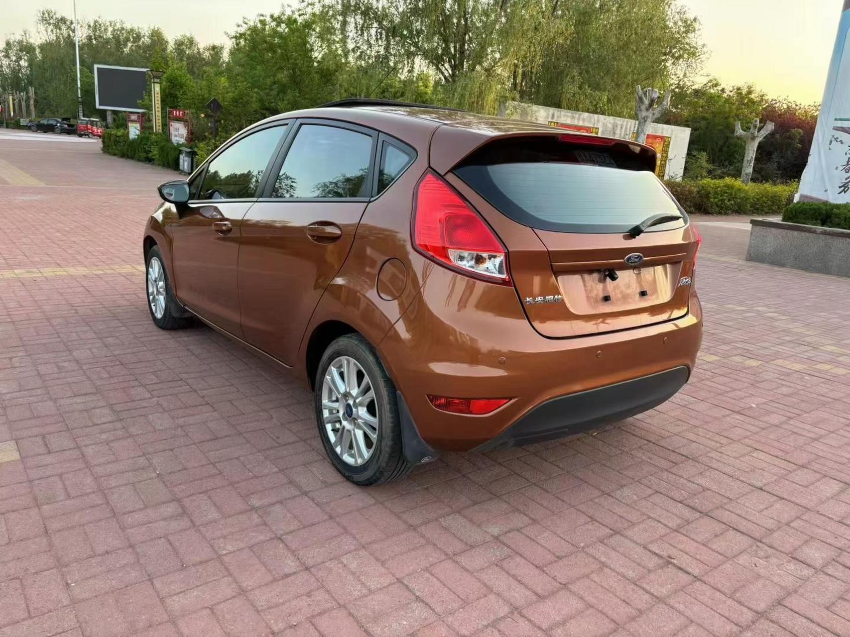 自动挡 两厢小钢炮!  福特嘉年华,1.