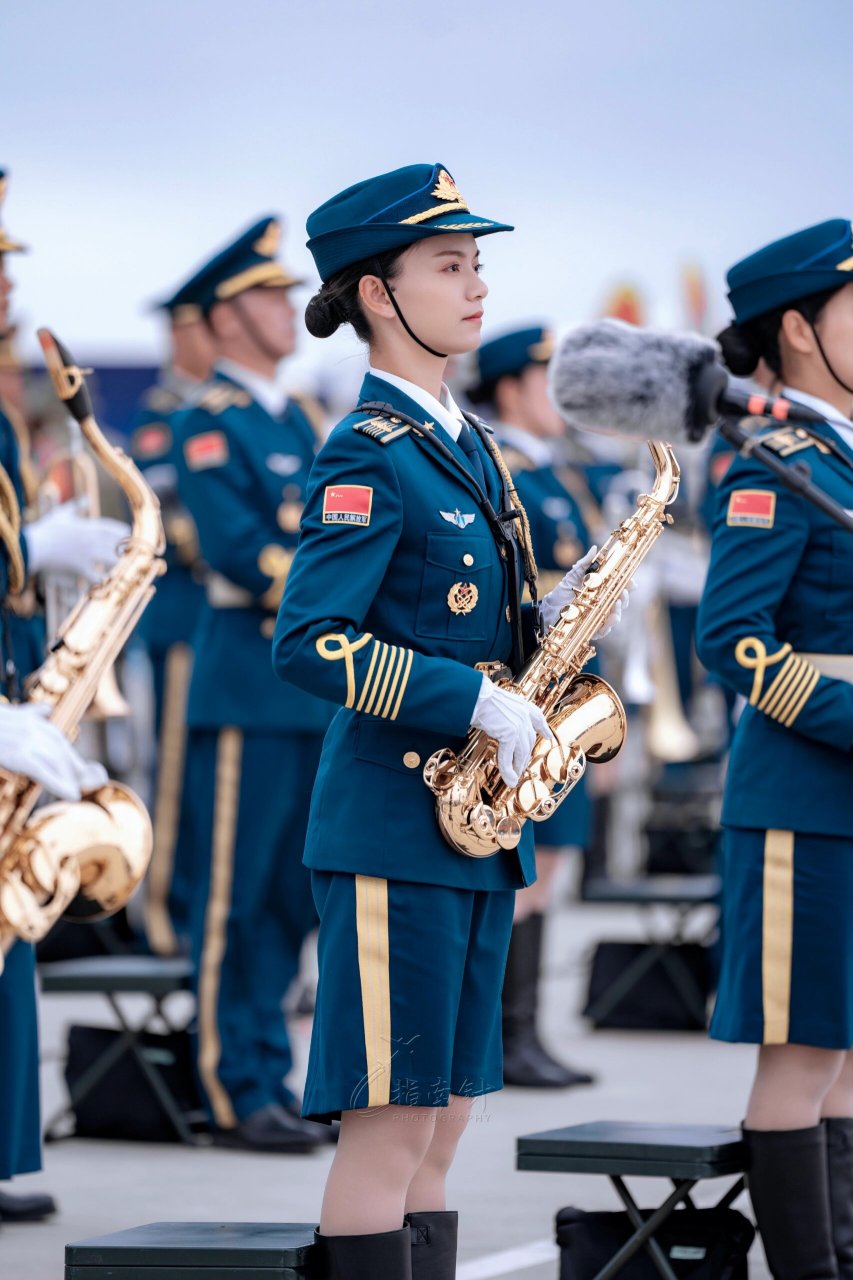 空军军乐团飒爽女兵  空军军乐团,铿锵玫瑰,英姿飒爽!
