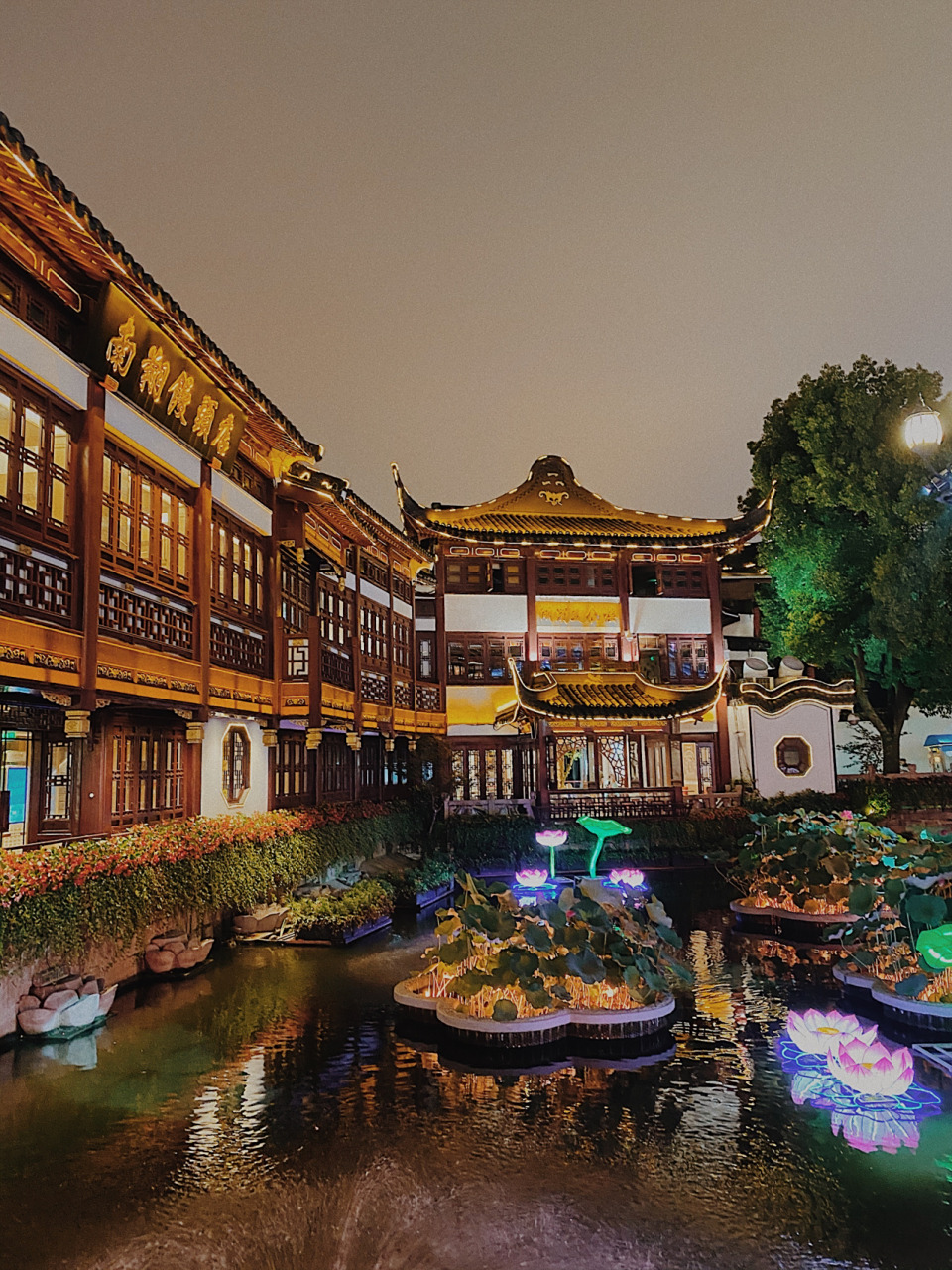 上海旅游必去景点|城隍庙 豫园夜市 据说上海城隍庙是上海市最为繁华