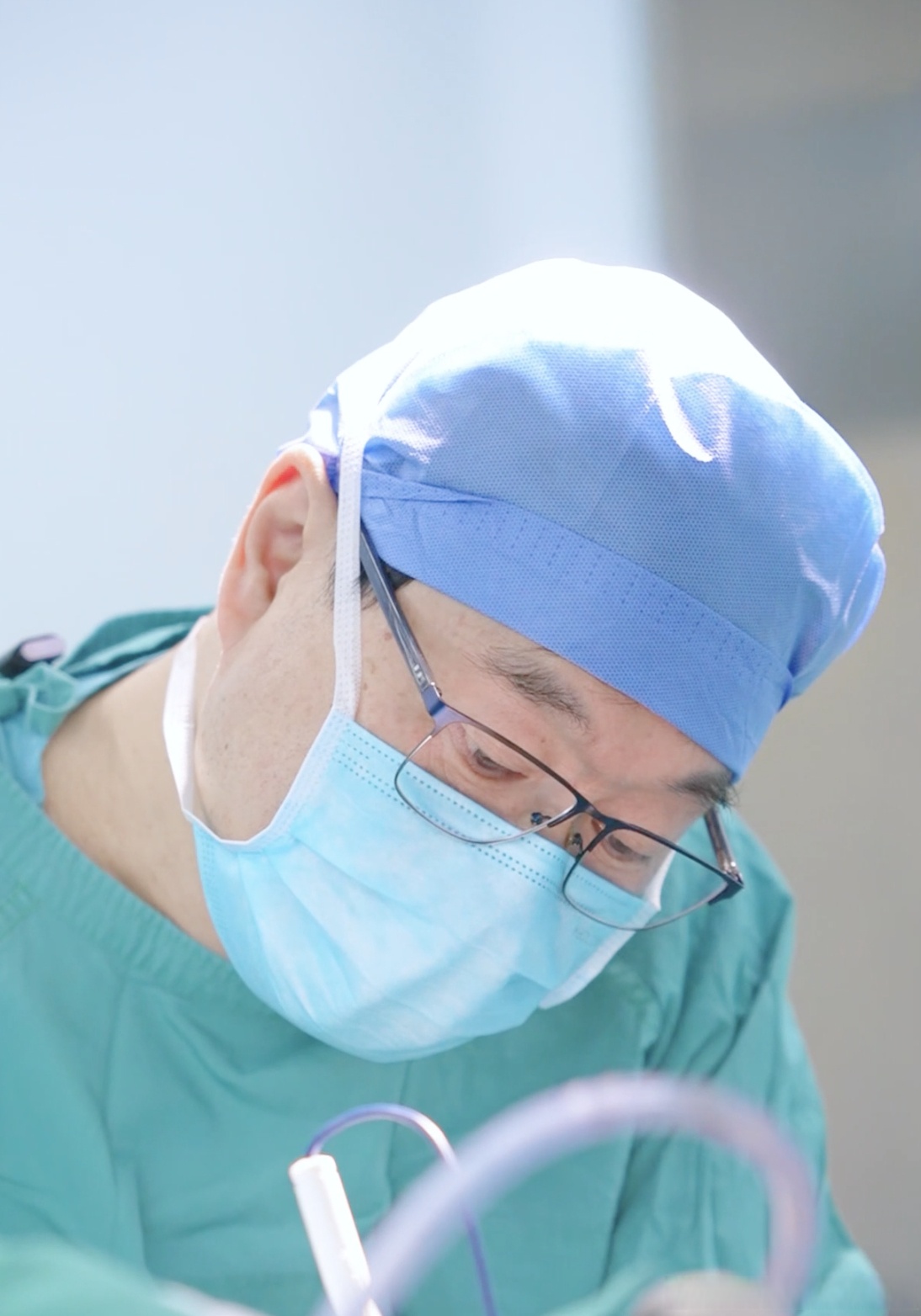 很多人不愿意夏天做手术,怕不利于伤口恢复,其实只要医生处理好伤口