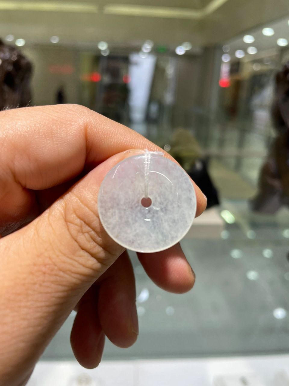 74g 白冰带浅绿色翡翠平安扣 	 rmb 480