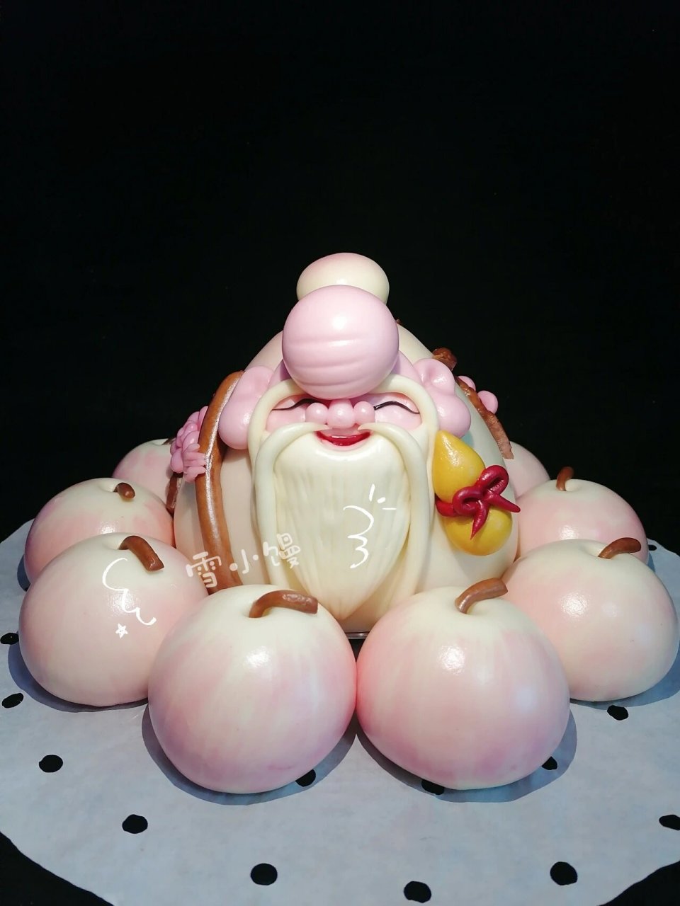 寿星老花饽饽 寿星老:额头高隆,体态浑圆,耳垂很大,属长寿的象征!