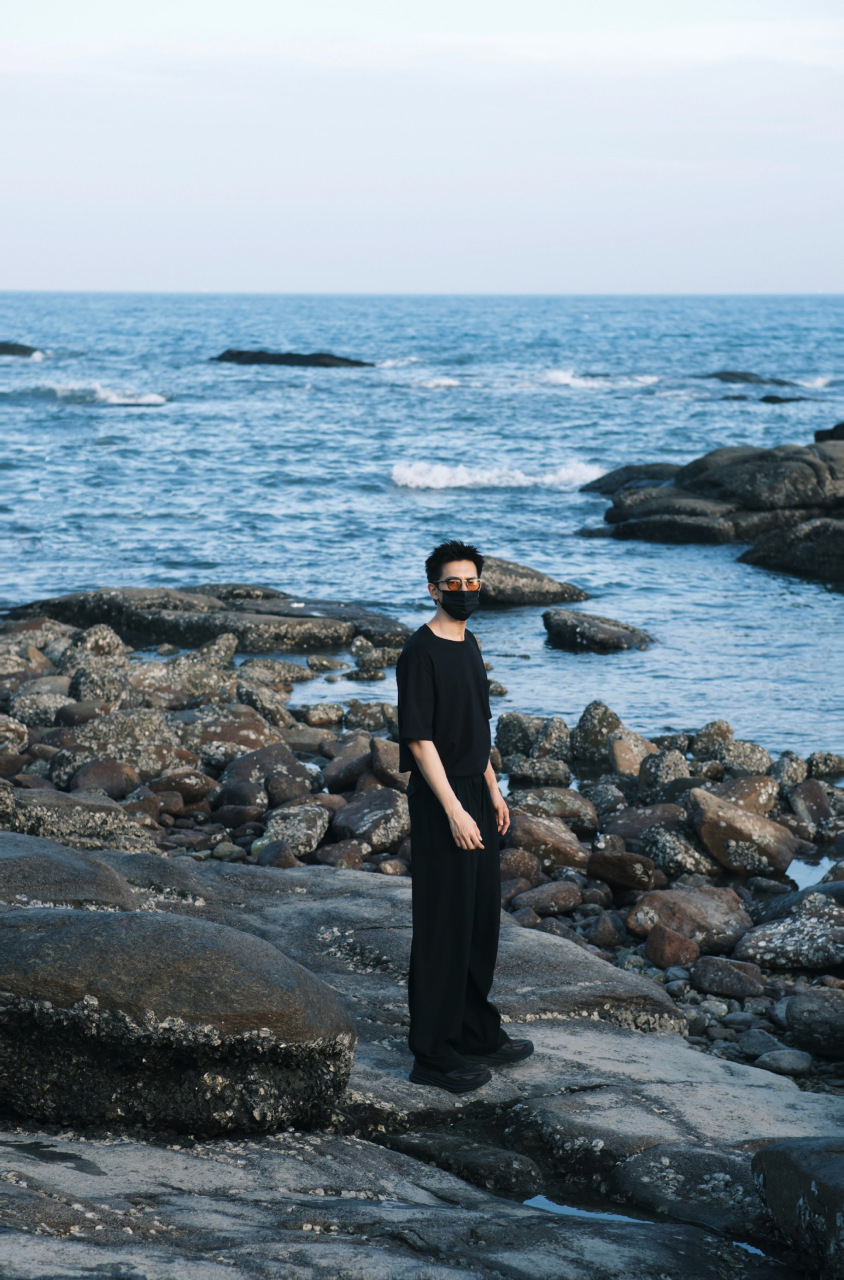 李现插兜背影照#  帅到词穷!