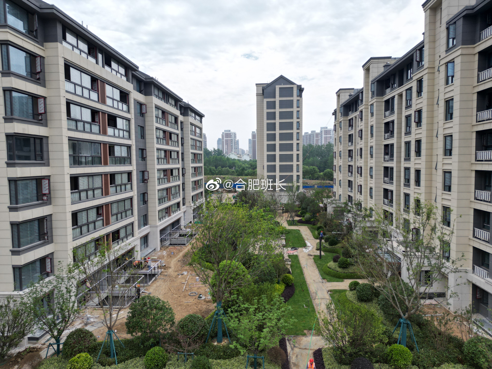 新站区中海熙园最新工程进度,从外立面和局部已经施工的绿化来看,品质