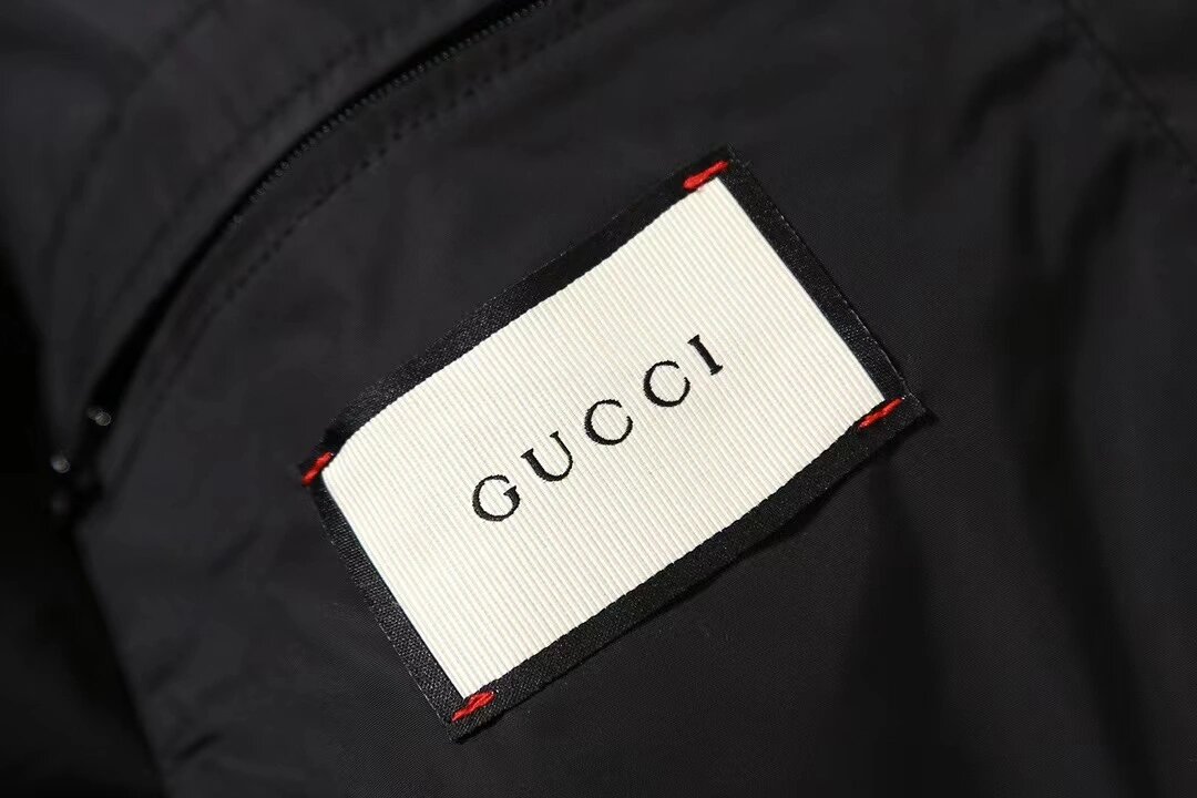 gucci反光羽绒服图片