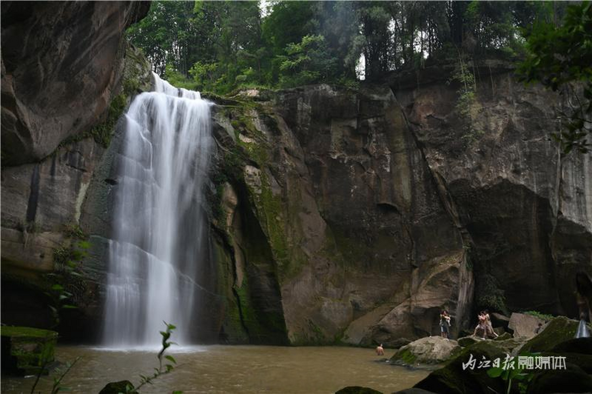 【资中瀑布美出圈】位于四川省内江市资中县水南镇太阳河村的高洞子瀑