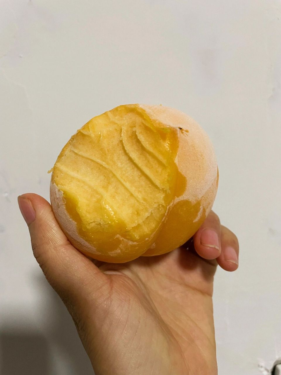 冻桃子真的巨巨巨好吃!  桃子放冰箱冻一晚!