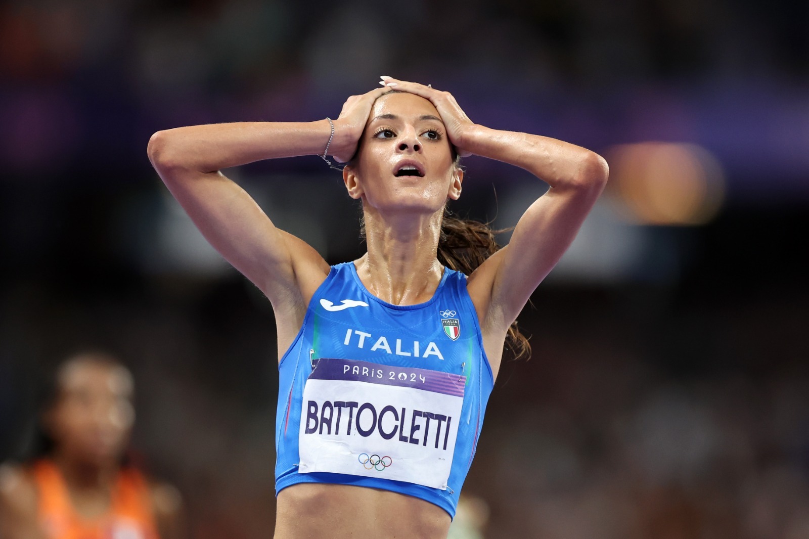 女子5000米的比赛中她获得第四名