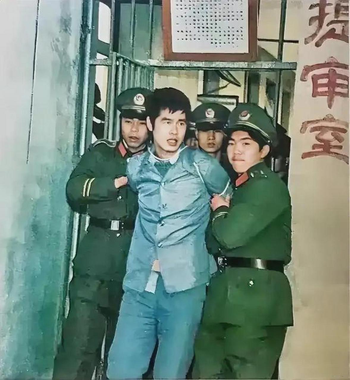 3万亿,蒋正国的违法所得枪毙10次都不够啊,在现代