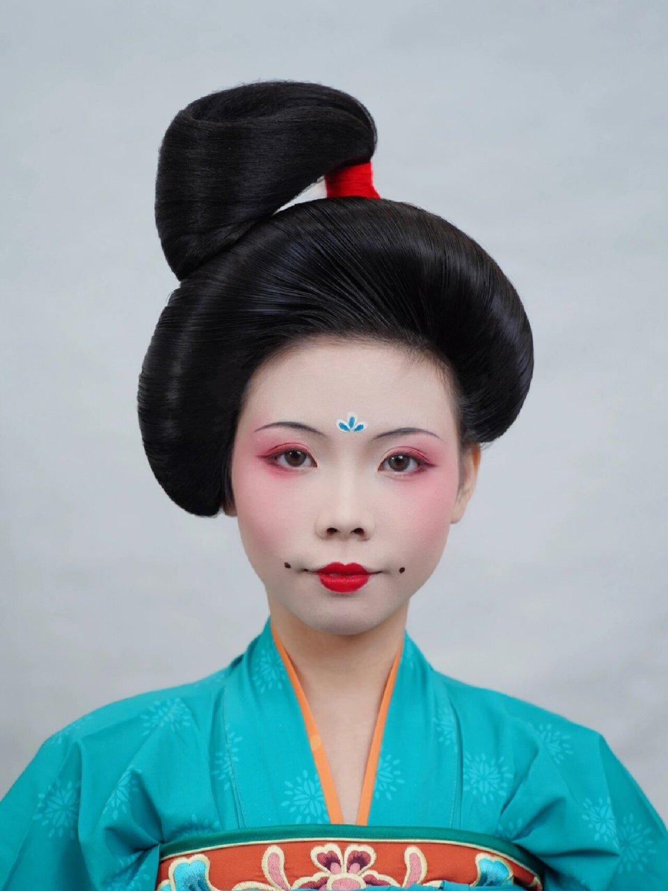 唐代造型  唐代的发髻何其多,乌蛮髻,抛家髻,堕马髻,螺髻,宝髻,丫髻