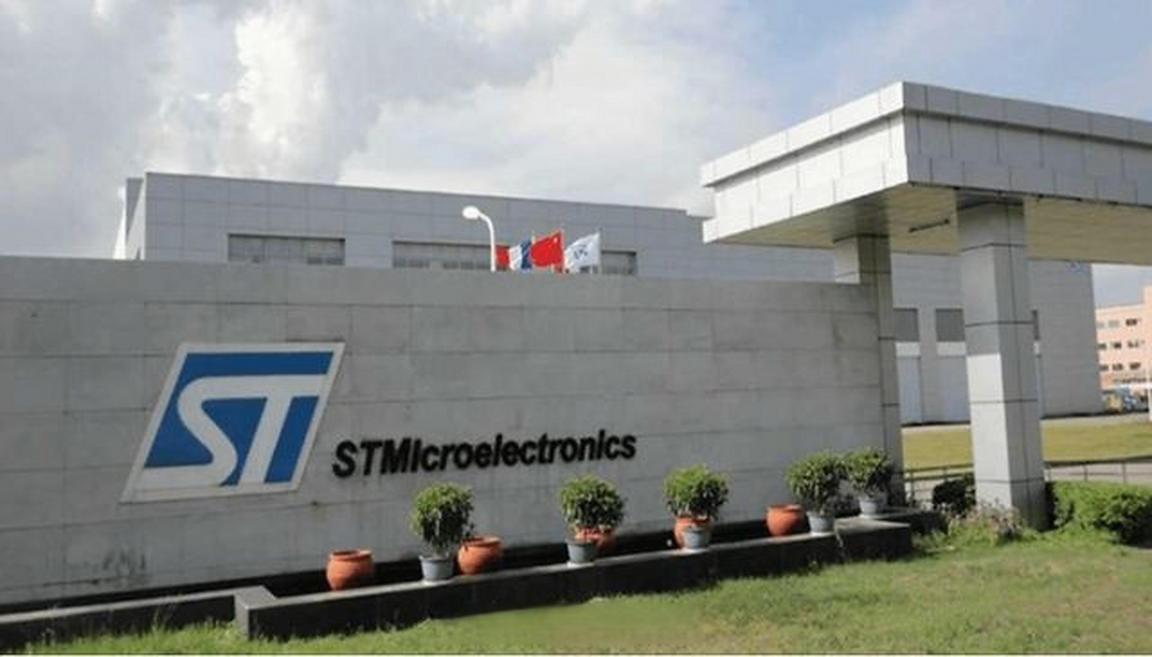 意法半导体官网宣布将和三安光电将在中国重庆成立8寸碳化硅合资公司