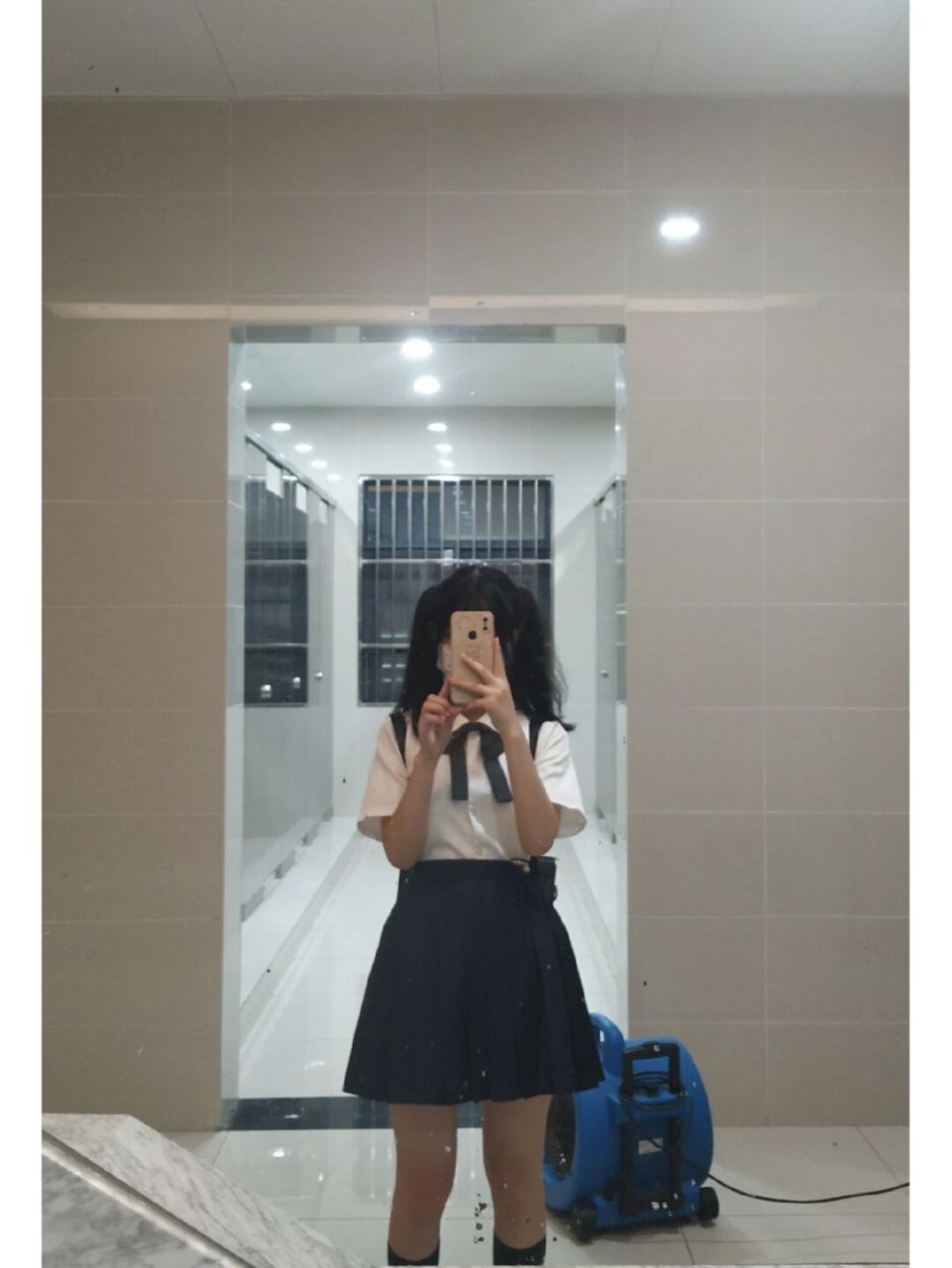 招生简章  武汉第十五中校服 衬衫是自己的!