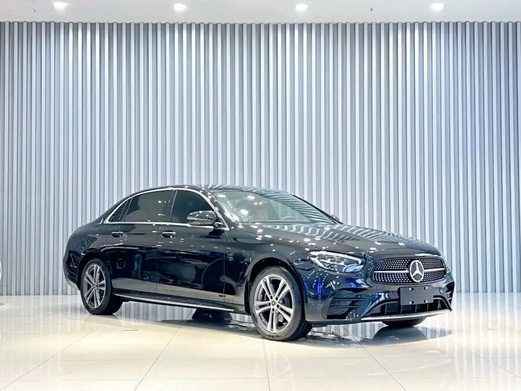 2023款奔驰e级e260l运动型4matic! 全车原版原漆.准新车.喜欢把握!