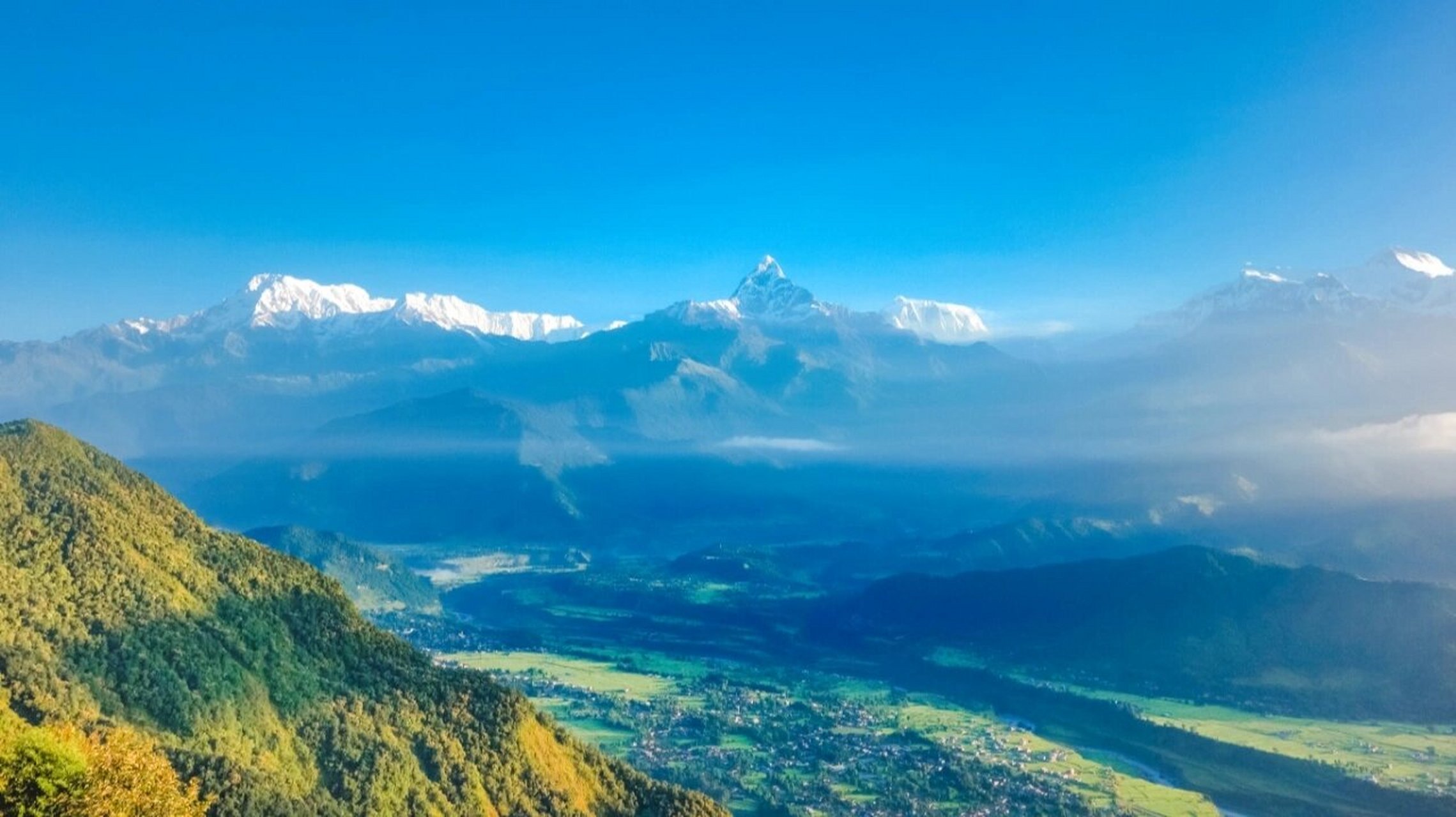 尼泊尔博卡拉鱼尾峰 从sarankot 看 machhapuchhure(鱼尾峰)以及俯瞰